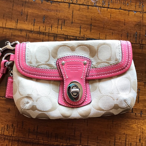 Coach Handbags - Coach wristlet